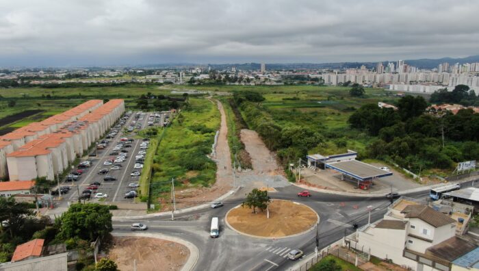 Secretaria de Manutenção vistoria obras do prolongamento da Roberto Simonsen