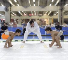 Alunos de Suzano conquistam sete títulos durante torneio de sumô em Guaianases