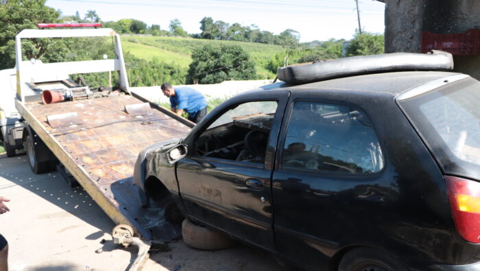 Fiscalização de Posturas atua contra desmonte clandestino em Palmeiras
