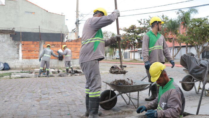 Manutenção retira 336 toneladas de resíduos de bueiros, valas e rios