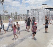 Suzano inaugura fonte interativa e estende horário de funcionamento do Max Feffer