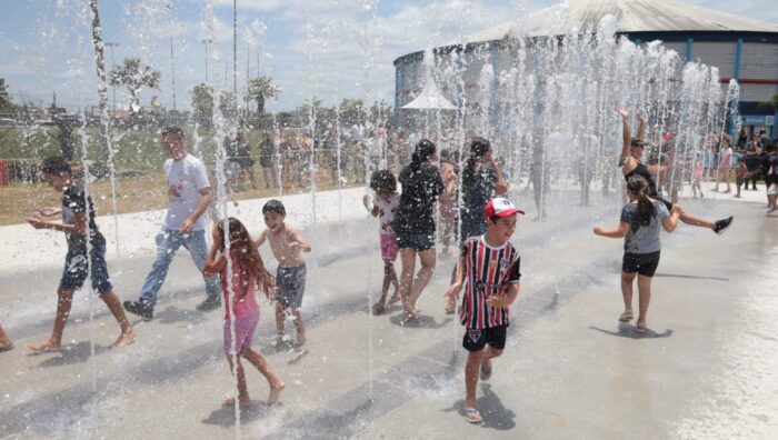 Suzano inaugura fonte interativa e estende horário de funcionamento do Max Feffer
