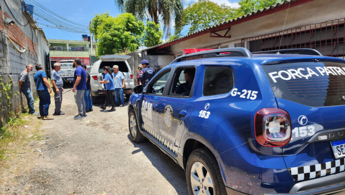 Cães são resgatados pela Secretaria de Meio Ambiente no Jardim Casa Branca