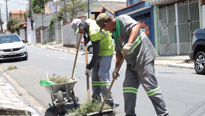Vias da Cidade Edson passam por trabalhos de zeladoria urbana