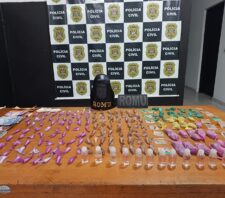 Romu encontra sacola com drogas no Jardim Cacique