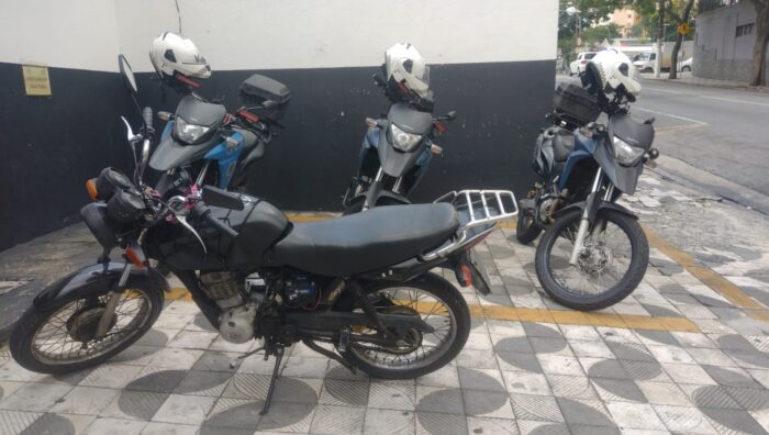 Romo localiza motocicleta com placa artesanal