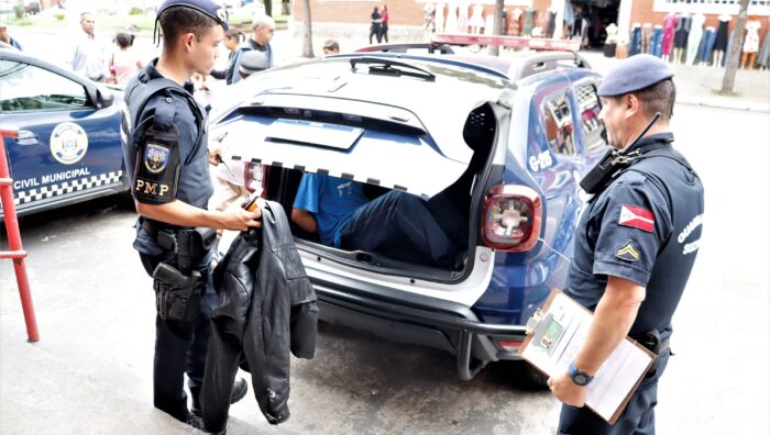 GCM prende em flagrante suspeitos de praticar ‘arrastão’ em loja do centro