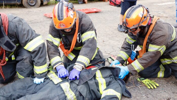 Prefeitura apoia treinamento de bombeiros para resgate de acidentados