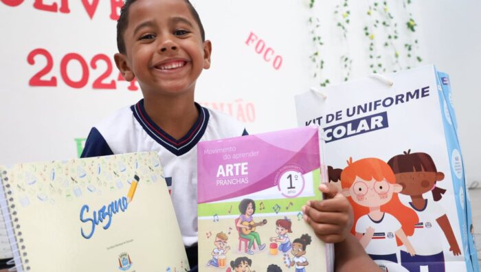 Educação inicia entrega de materiais e uniformes escolares a 28 mil alunos
