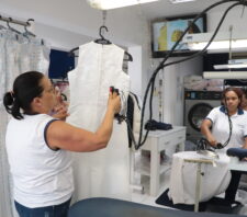 Parceria garante higienização de vestidos usados em casamento comunitário