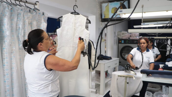 Parceria garante higienização de vestidos usados em casamento comunitário