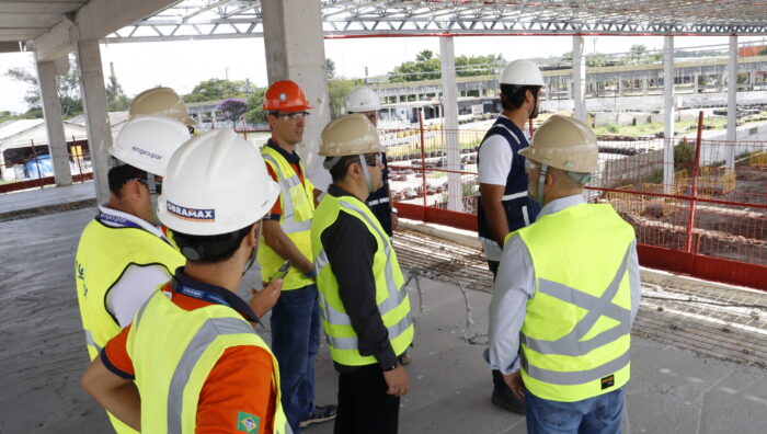 Prefeito acompanha obra de loja que vai gerar até 200 empregos