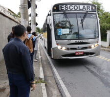 Prefeito de Suzano acompanha retomada do transporte escolar do Estado