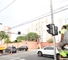 Transporte instala semáforos no cruzamento das ruas Konoe Endo e Nove de Julho