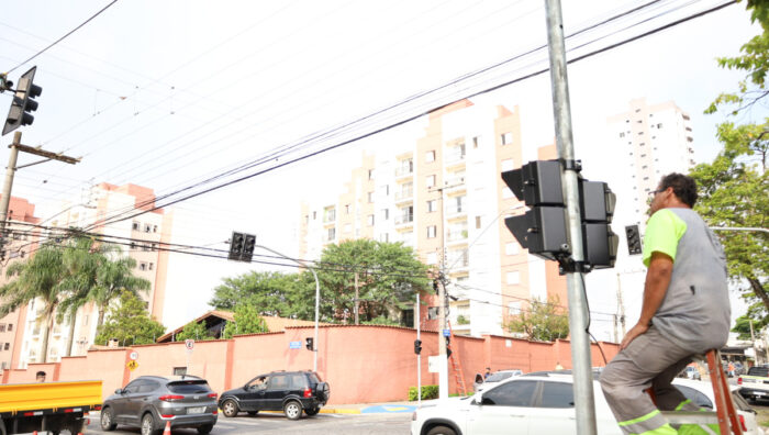 Transporte instala semáforos no cruzamento das ruas Konoe Endo e Nove de Julho