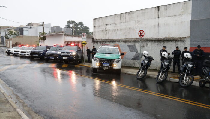 Operação captura procurado e prende dois indivíduos com arma falsa