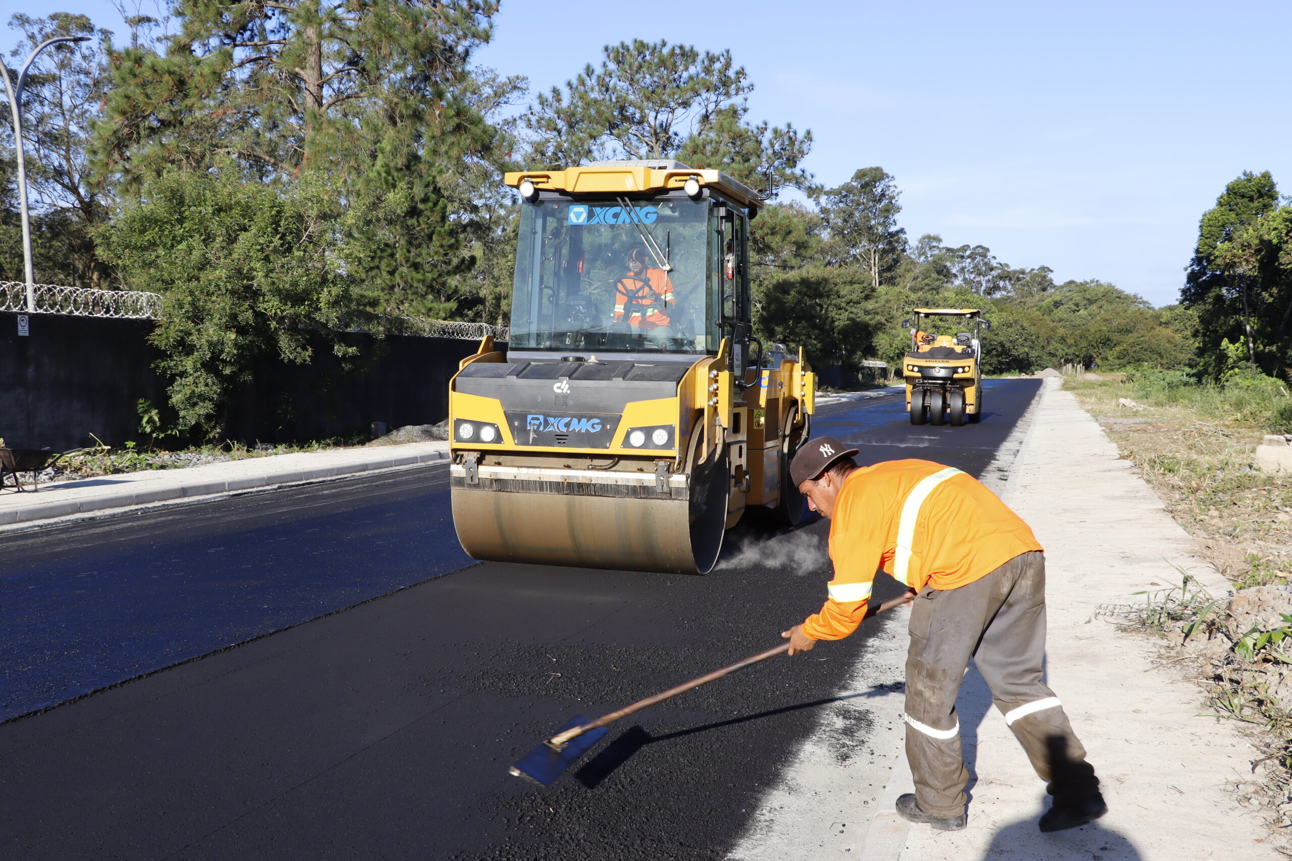 Prefeitura de Suzano conclui pavimentação da rua Emílio de Ré