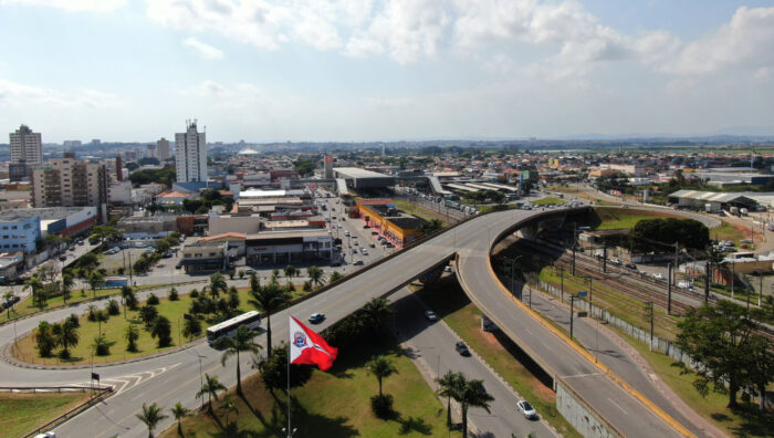 Viaduto Leon Feffer terá uma das alças bloqueada para obras
