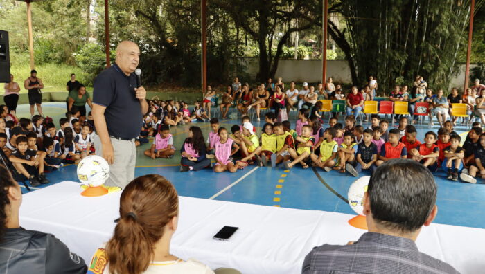 Projeto ‘Futebol de Rua pela Educação’ chega à escola do Recanto São José