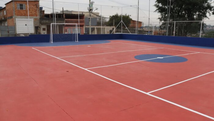 Revitalização de praça esportiva é concluída no Parque Buenos Aires