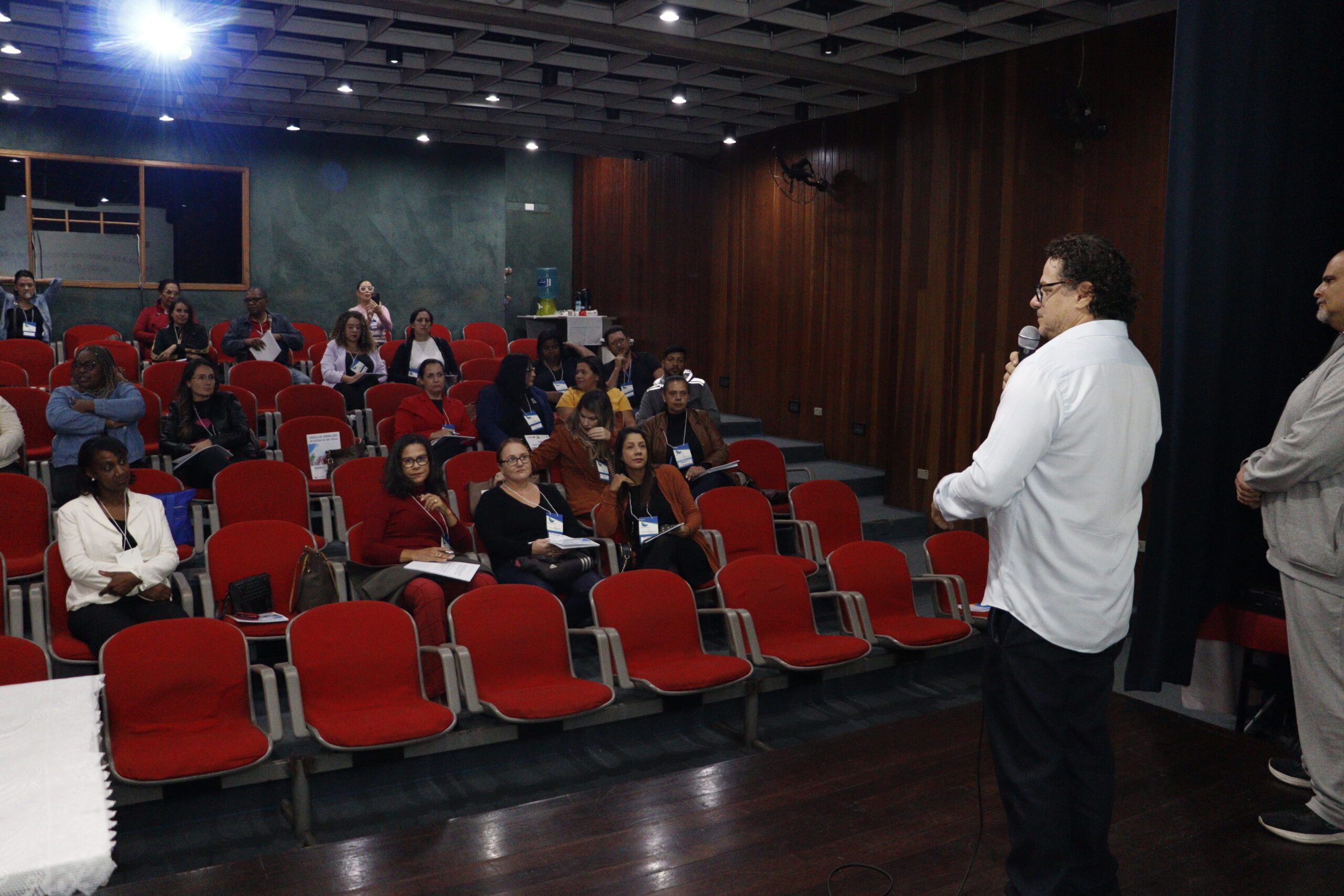 Conselheiros tutelares do Alto Tietê participam de capacitação estadual em Suzano