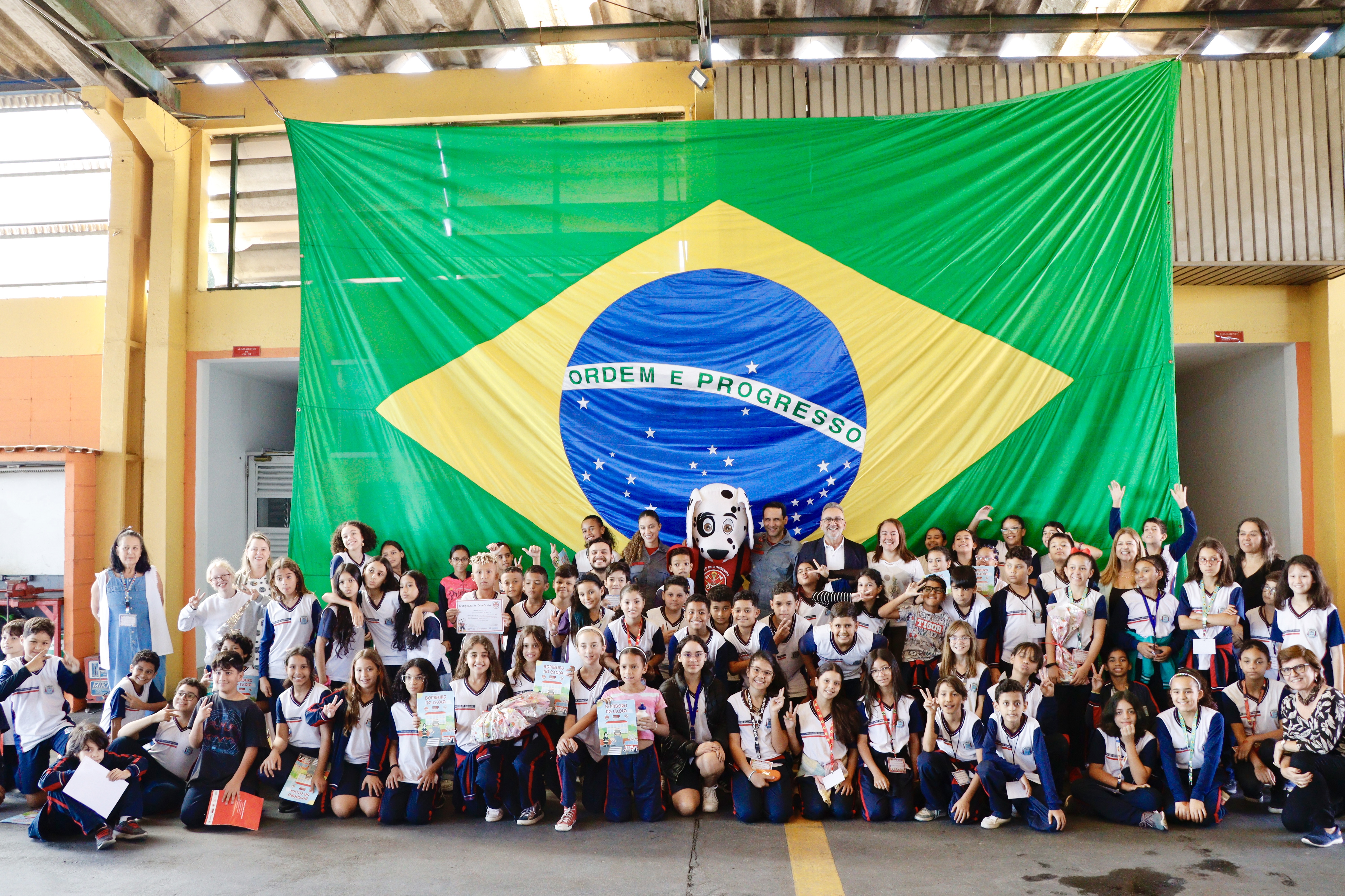 Secretaria de Educação forma 301 novos alunos no programa ‘Bombeiro na Escola’