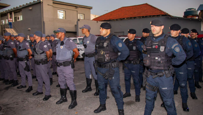 Operação conjunta entre GCM e PM vistoria 187 veículos e aborda 290 pessoas