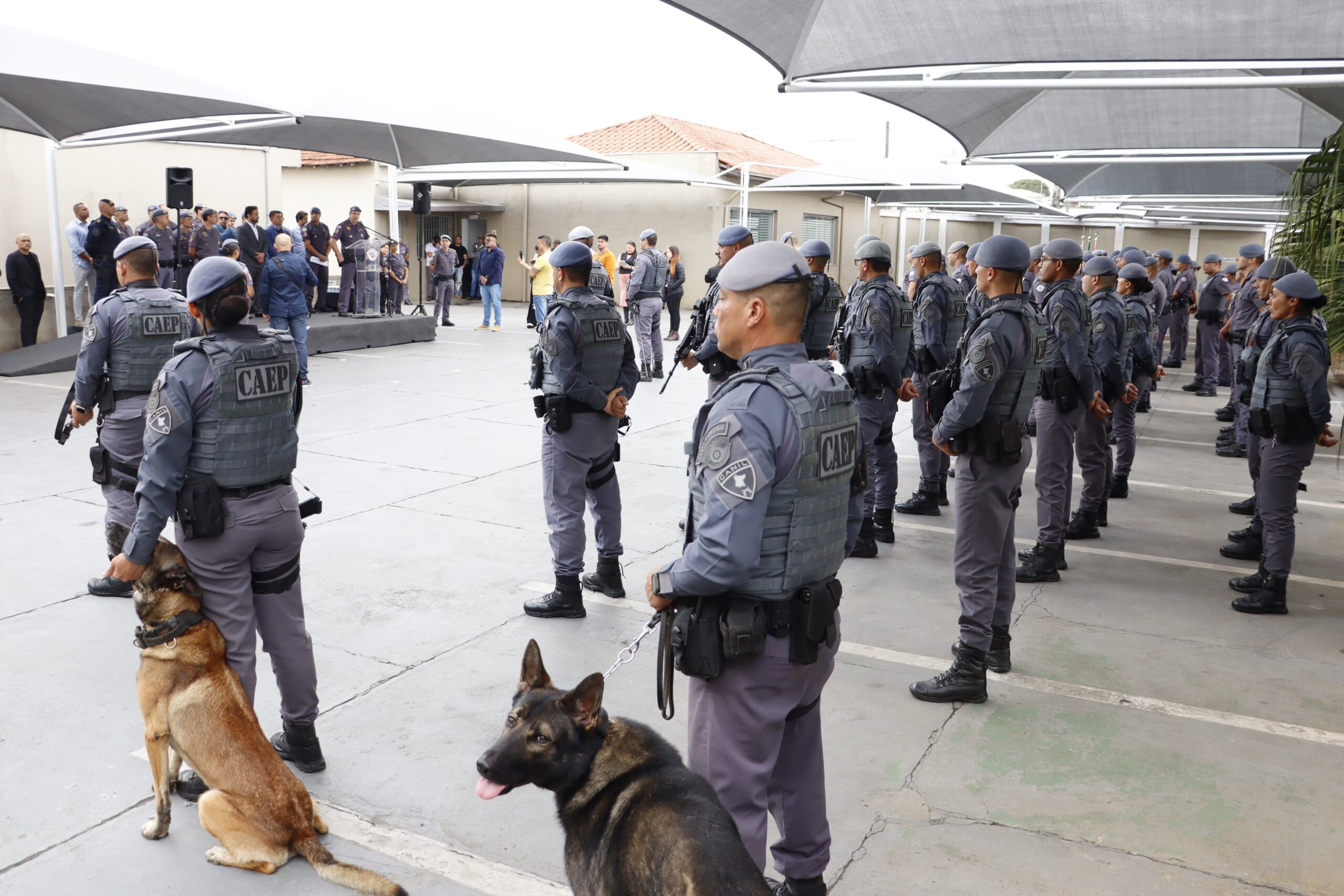 Prefeito prestigia aniversário do comando da Polícia Militar no Alto Tietê