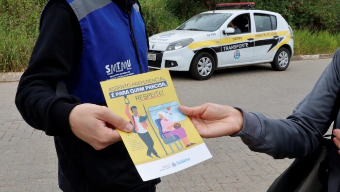 Atividade promove conscientização sobre assentos para idosos no transporte público