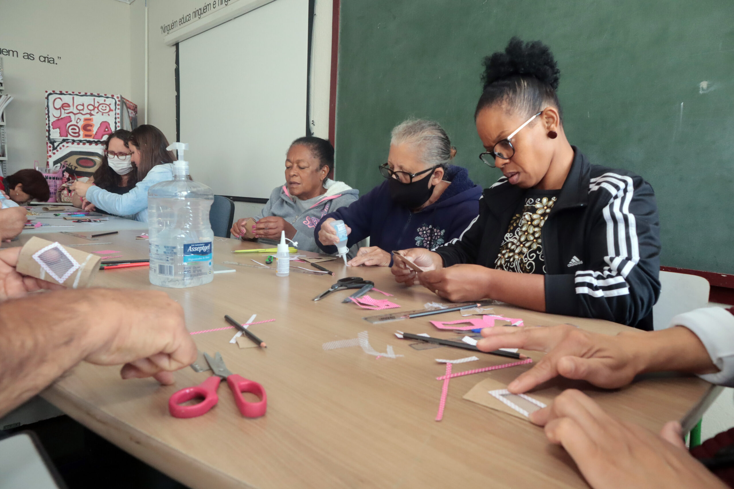 CCMI abre 12 vagas para curso de artesanato com caixas de papelão