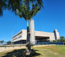 Prefeito recebe suzanense medalhista na Olimpíada Brasileira de Matemática