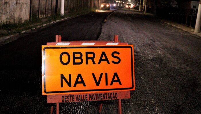 Obras na avenida Jorge Bei Maluf avançam com aplicação de novo asfalto