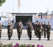 Prefeito acompanha inspeção no Tiro de Guerra