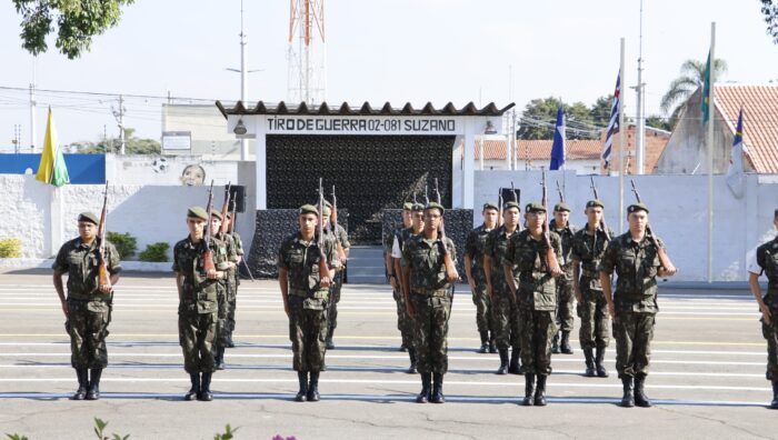 Prefeito acompanha inspeção no Tiro de Guerra