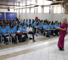 Departamento da Mulher promove palestra para 200 alunos da Guarda Mirim