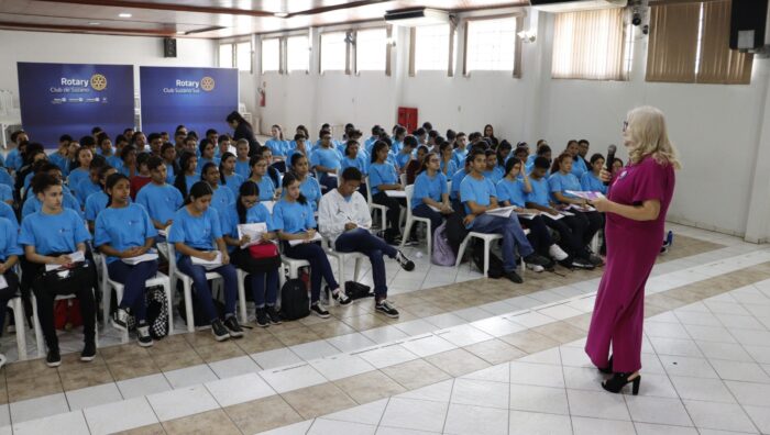Departamento da Mulher promove palestra para 200 alunos da Guarda Mirim