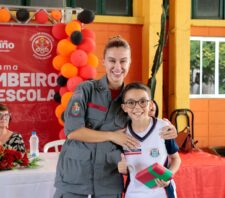 Alunos do Tabamarajoara e do Miguel Badra recebem certificados do programa ‘Bombeiro na Escola’