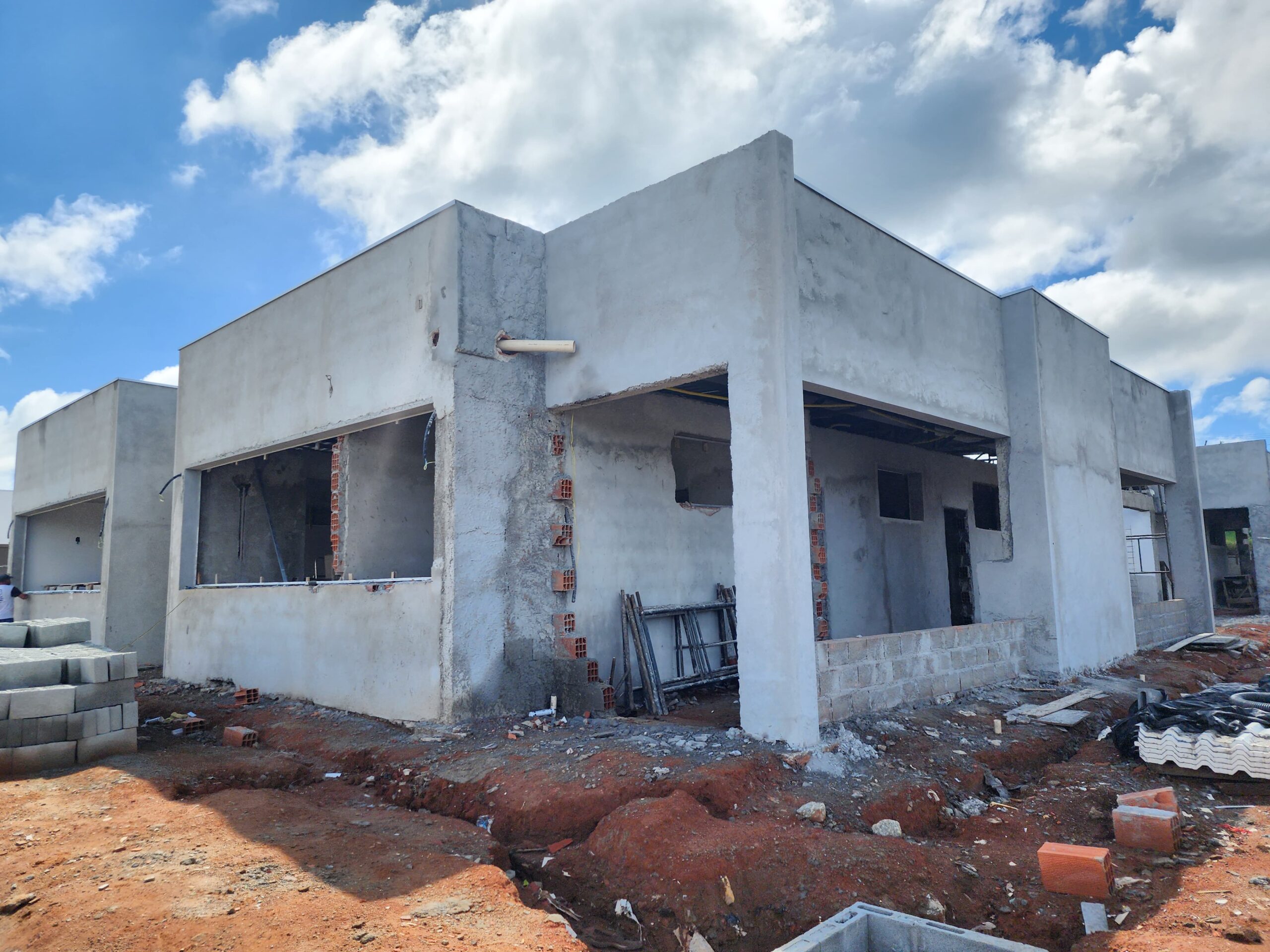 Prefeito e secretário vistoriam construção de nova creche no Jardim Europa