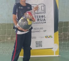 Aluno de escola do Recanto São José vence torneio de embaixadinhas