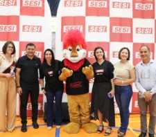 Prefeito prestigia formatura do Proerd na escola do Sesi