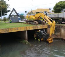 Secretaria de Manutenção inicia última fase de limpeza do rio Una