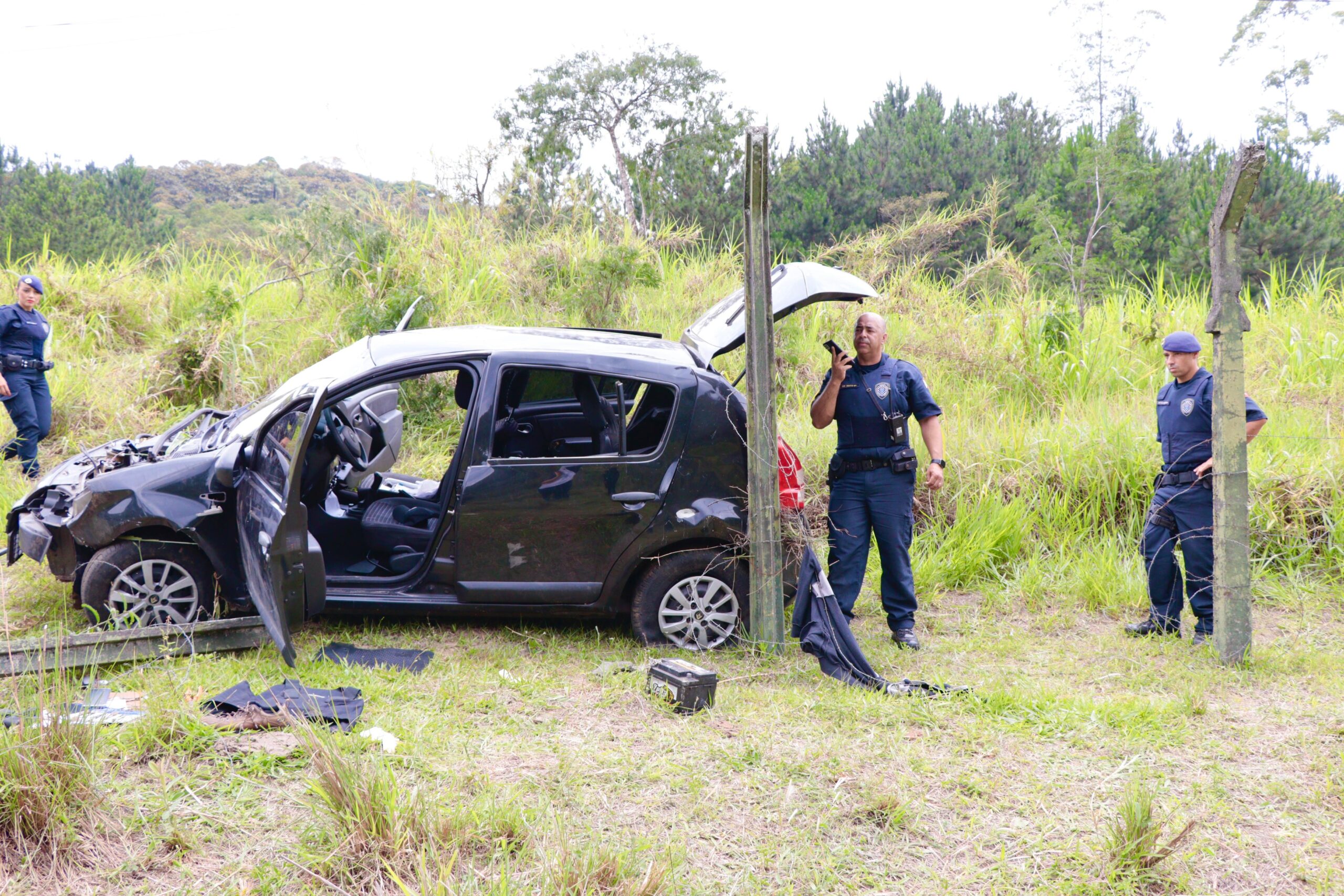 GCM prende três suspeitos com armas de fogo, algemas e distintivos da Polícia Civil
