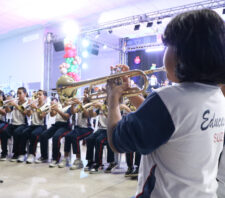 Estudantes da rede municipal apresentam Cantata de Natal no Mirambava