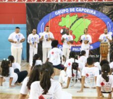 Portelão recebe formação de 70 crianças em projetos de capoeira