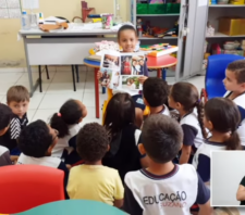 Programa ‘Cola Aí’ mostra como rede municipal trabalha literatura com as crianças