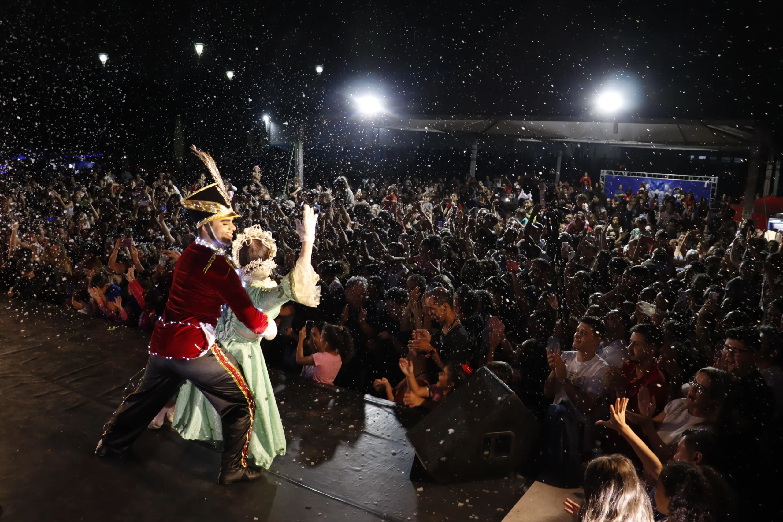 ‘Parada Natalina’ leva mais de 7 mil pessoas ao Parque Max Feffer