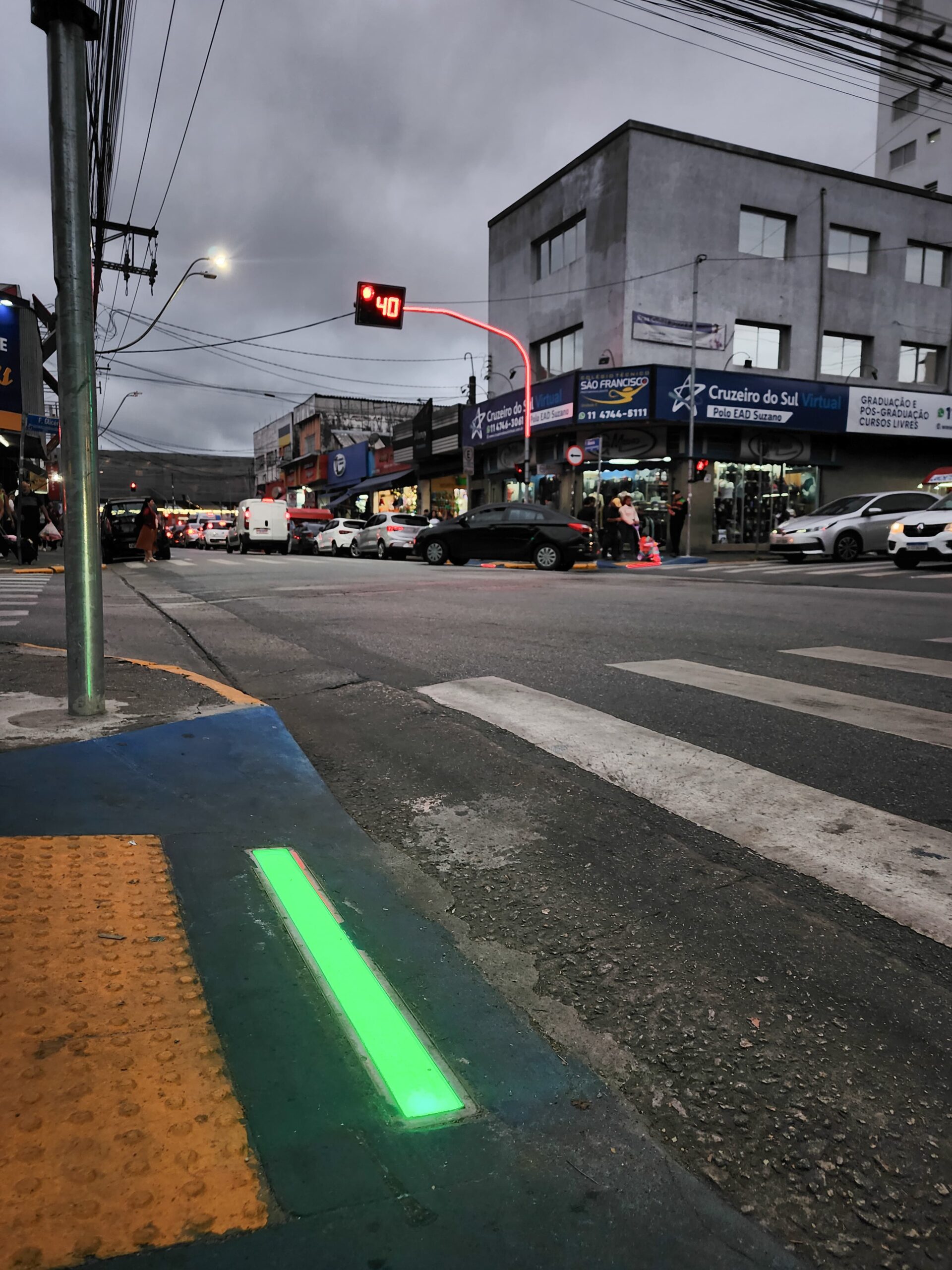 Transporte reforça sinalização em semáforos com luz de LED