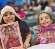Fundo Social distribui mil brinquedos e 2 mil refeições durante ‘Almoço de Natal’