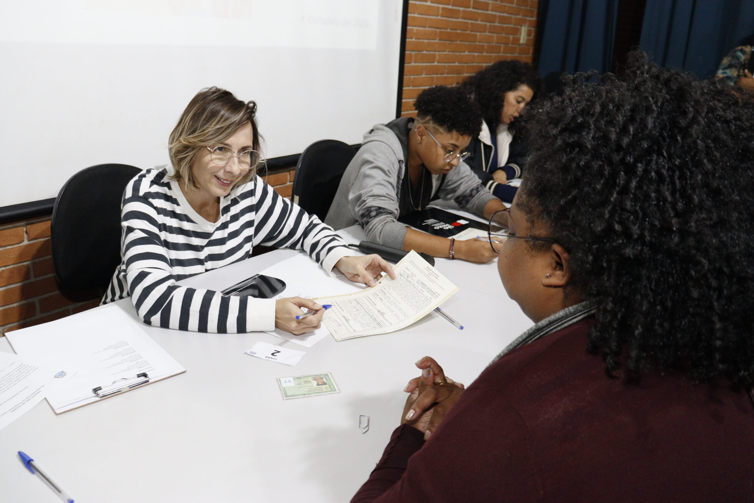 Visita de subsecretário estadual reforça compromisso com programas habitacionais