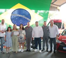 Prefeito acompanha entrega de viaturas e equipamentos para o Corpo de Bombeiros